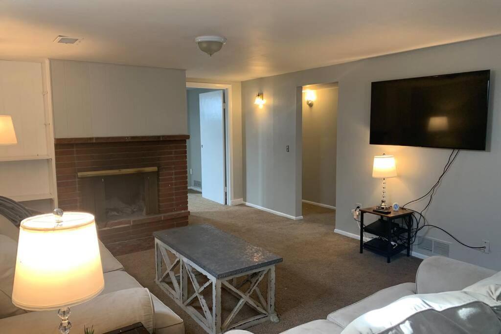 3 King Beds + Bunk Beds On Broadway Villa Littleton Exterior foto